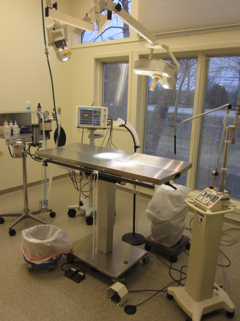 Prairie View Animal Hospital's surgery room