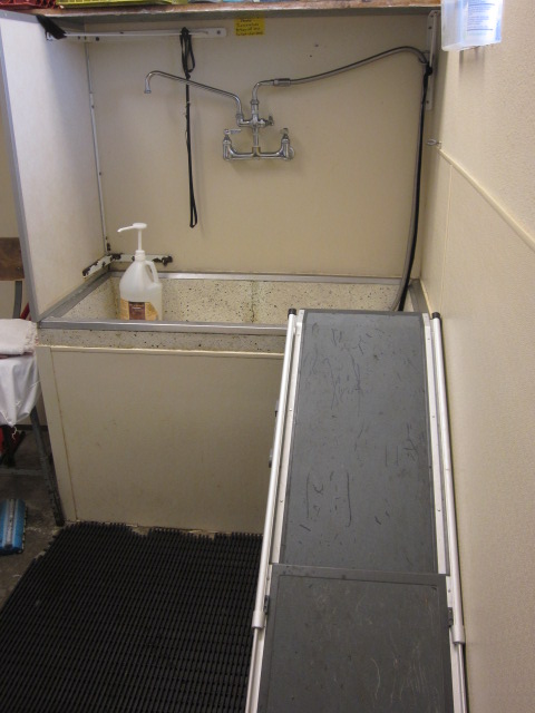 Kennel Bath area with ramp to help dogs in & out of the tub